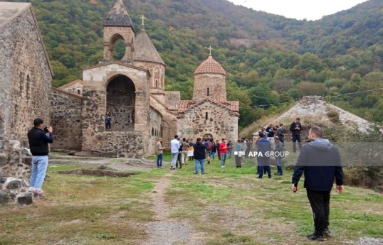 International travelers visit Khudavang monastery complex - PHOTO 