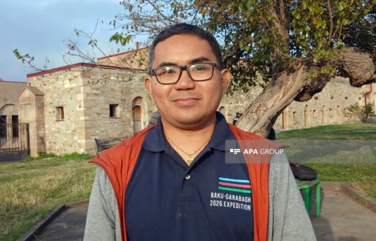 Filipino traveler Alvidon Asis