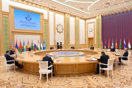 Limited-format meeting of CIS Council of Heads of State underway in Turkmenbashi, President Ilham Aliyev delivered speech at event -UPDATED 