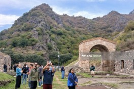 International travelers visit Khudavang monastery complex - PHOTO 