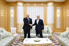 President Ilham Aliyev met with President of Iran in Turkmenbashi - UPDATED 