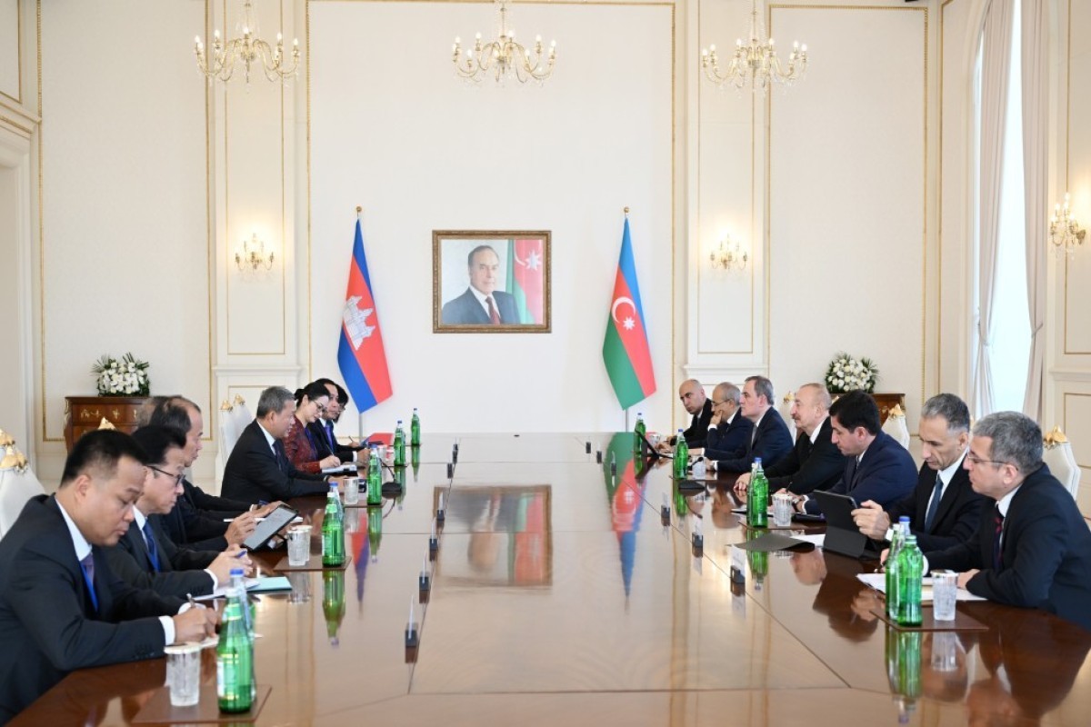 President Ilham Aliyev held expanded meeting with Prime Minister of Cambodia