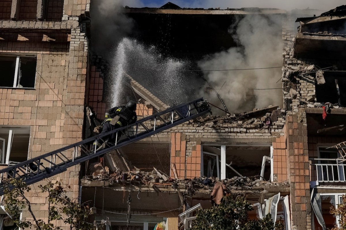 Russian strike on Kyiv residential building kills one, injures 11