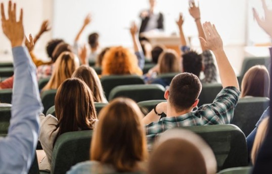 President Ilham Aliyev awards scholarships to students