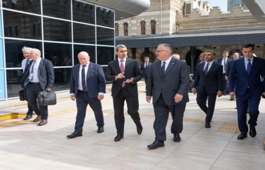 Czech transport minister visits Baku Railway Station