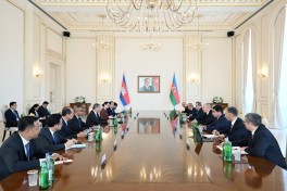 President Ilham Aliyev held expanded meeting with Prime Minister of Cambodia