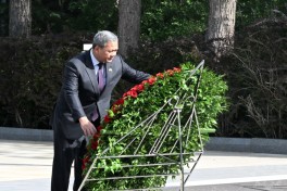 Cambodian Prime Minister visits grave of National Leader Heydar Aliyev