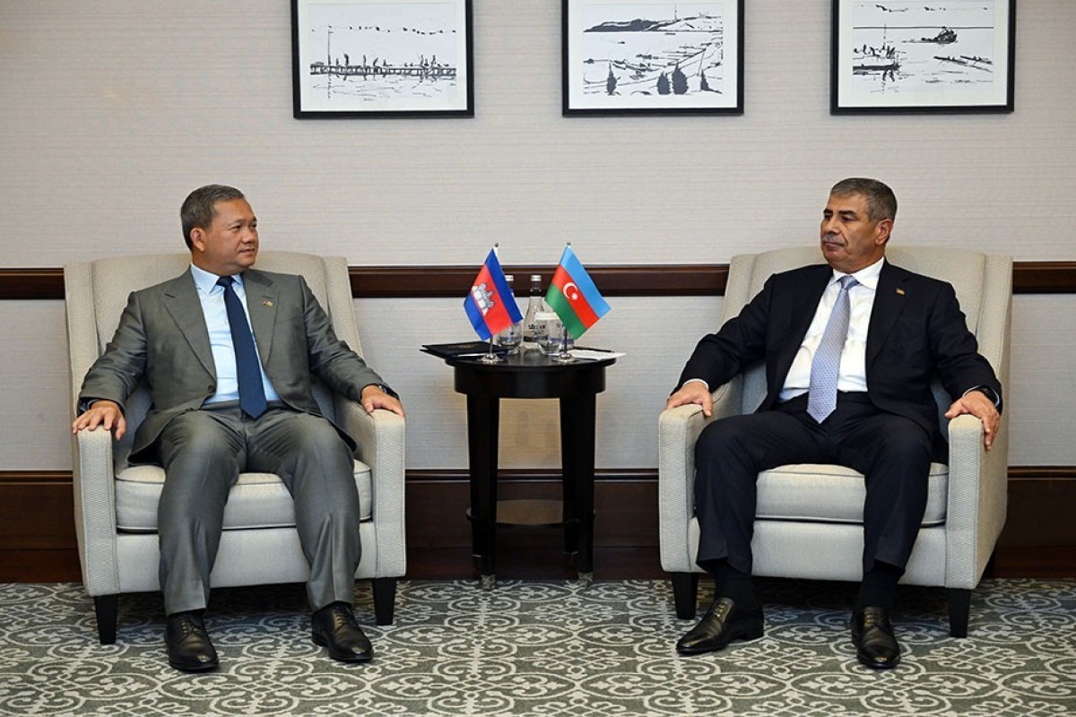 Azerbaijan Minister of Defense meets with Prime Minister of Cambodia