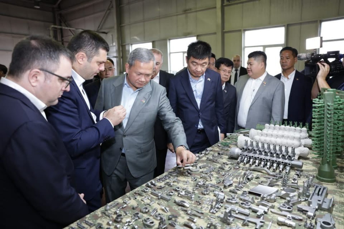 Prime Minister of Cambodia visited the enterprises of Ministry of Defense Industry.-PHOTO 