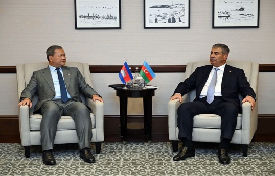 Azerbaijan Minister of Defense meets with Prime Minister of Cambodia