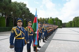 Official welcome ceremony held in Baku for President of Laos