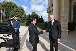 Official welcome ceremony held in Baku for President of Laos
