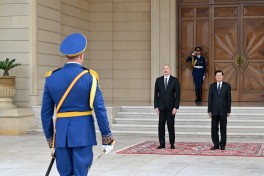 Official welcome ceremony held in Baku for President of Laos