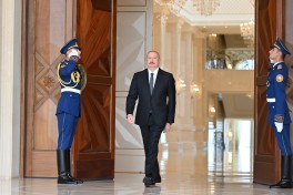 Official welcome ceremony held in Baku for President of Laos