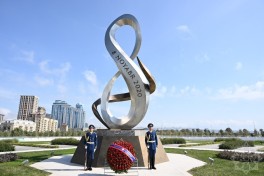 President of Laos visits Victory Park