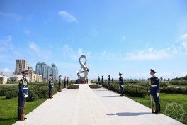 President of Laos visits Victory Park