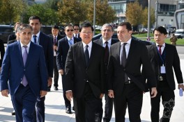 President of Laos visits Victory Park