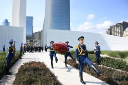 President of Laos visits Victory Park