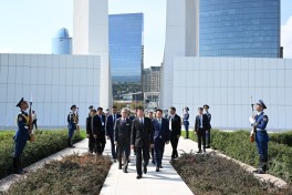 President of Laos visits Victory Park