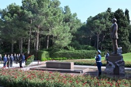 President of Laos visits Alley of Honor