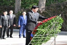 President of Laos visits Alley of Honor