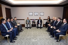 Azerbaijan Minister of Defense meets with Prime Minister of Cambodia