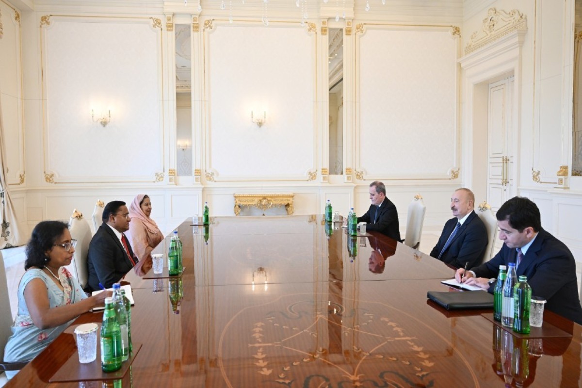 President of Azerbaijan receives Sri Lankan minister