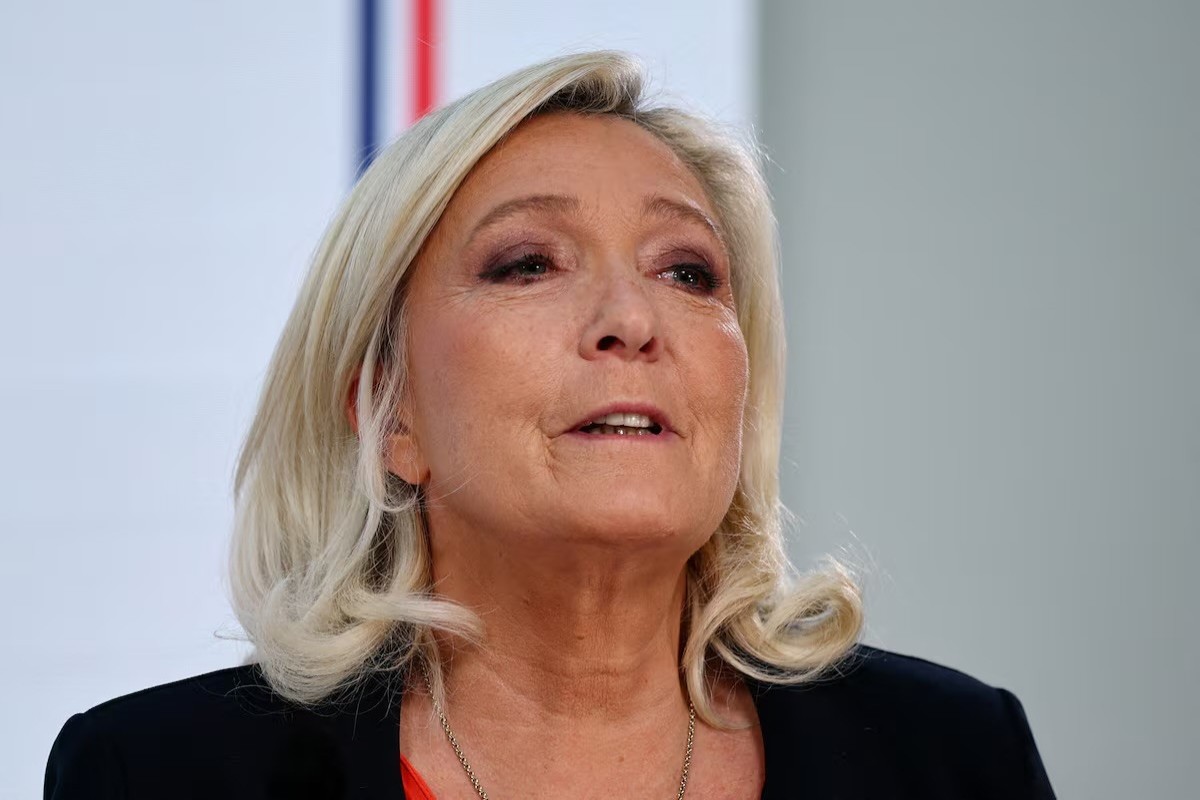 Le Pen and Melenchon gain momentum ahead of French 2027 election, poll shows
