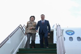Kyrgyz President arrives in Azerbaijan