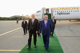 Emomali Rahmon arrives in Azerbaijan