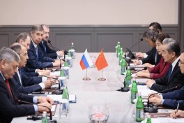 Chinese and Russian foreign ministers meet in Baku