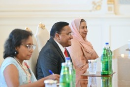President of Azerbaijan receives Sri Lankan minister
