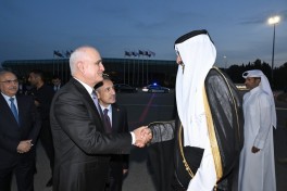 Amir of Qatar arrives in Azerbaijan