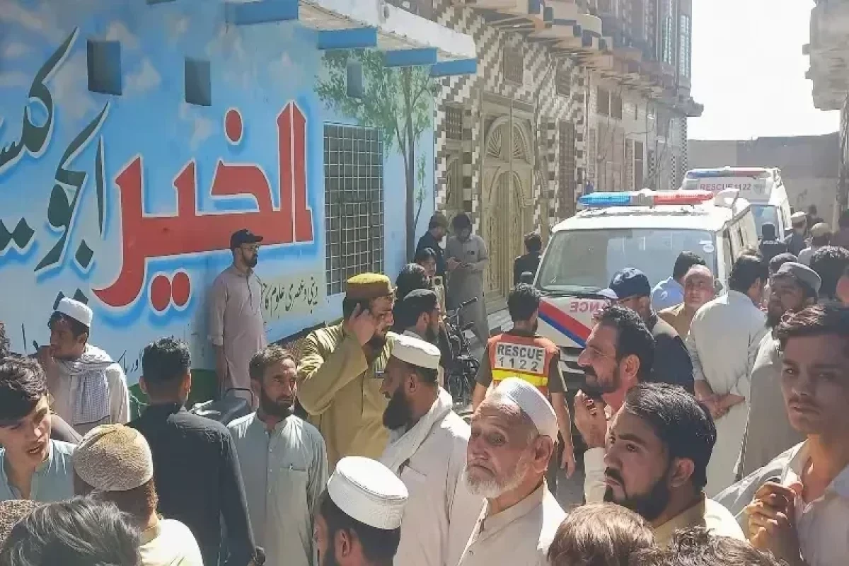 At least 28 killed in school roof collapse in Pakistan