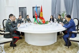 Azerbaijan Defense Minister meets with his Kyrgyz counterpart