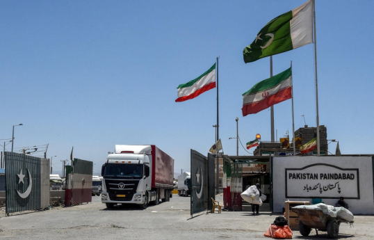 Iran and Pakistan temporarily suspended border crossings