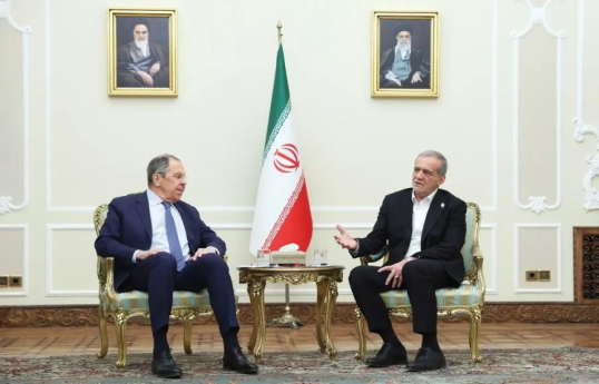 Iranian president holds meeting with Russian foreign minister