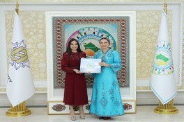 Leyla Aliyeva meets with Oguljahan Atabayeva in Arkadag