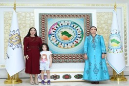 Leyla Aliyeva meets with Oguljahan Atabayeva in Arkadag