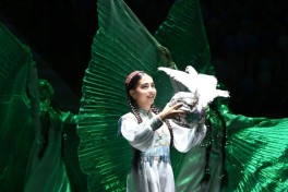 Leyla Aliyeva watches performance of Turkmen iconic Galkynysh national equestrian group in Arkadag city