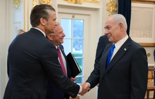 US defense chief meets Netanyahu during surprise visit to Israeli airbase