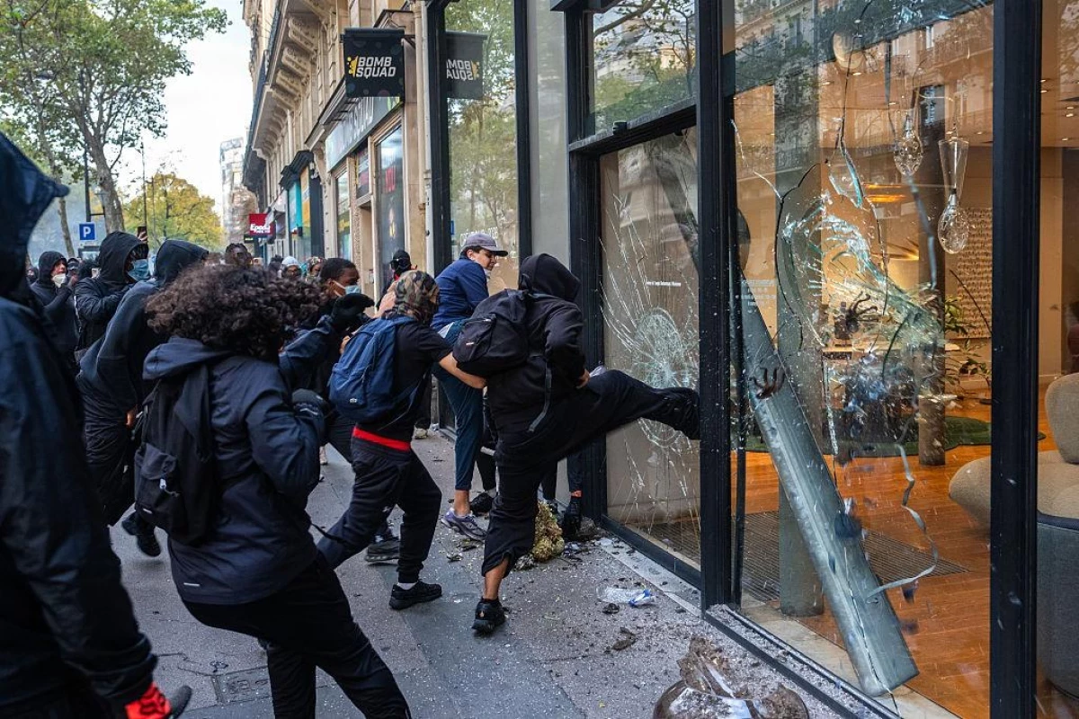 Damage caused by riots in France exceeds €1 billion