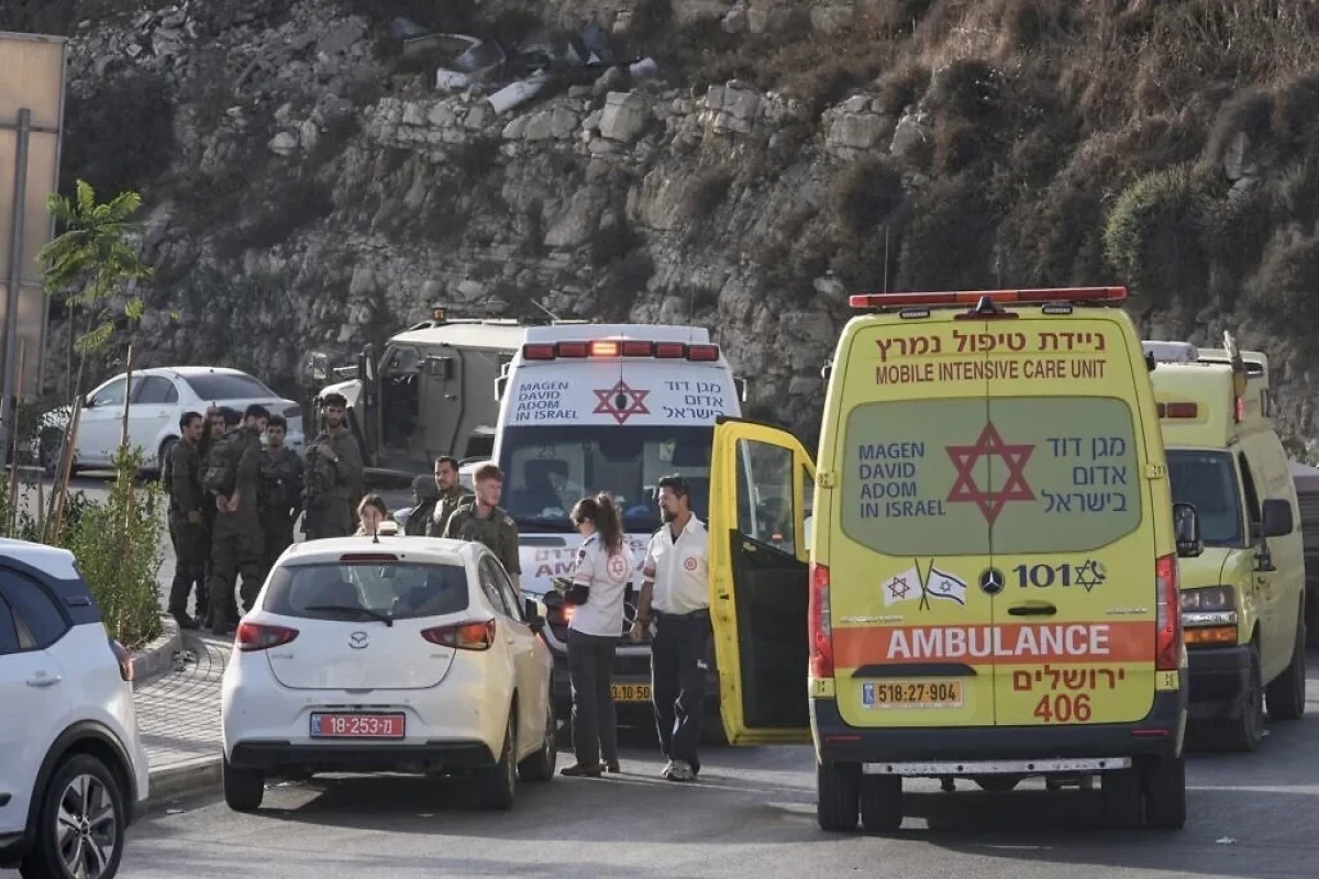 Five Israelis wounded, two Palestinians killed in West Bank shooting