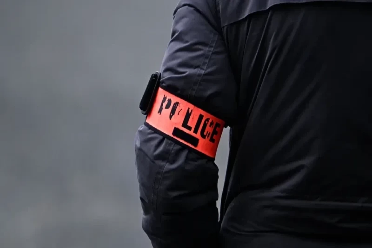 One killed, four injured in drive-by shooting near Paris