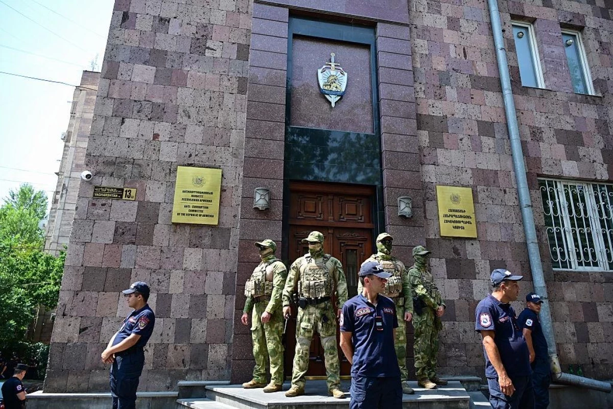 Armenia detains 10 more supporters of Samvel Karapetyan