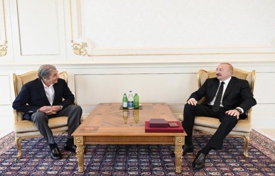 People's Artist Farhad Khalilov  and Ilham Aliyev, President of the Republic of Azerbaijan