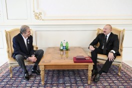 President Ilham Aliyev presented “Istiglal” Order to Farhad Khalilov