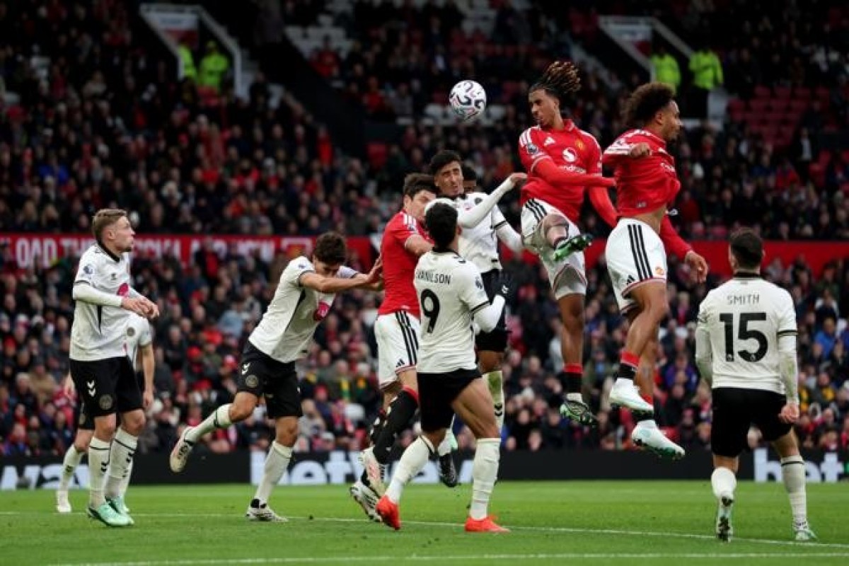 Manchester United extended their winless run to eight matches with heavy defeat to Bournemouth