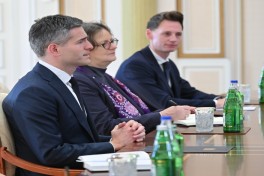 President Ilham Aliyev receives Dutch Foreign Minister