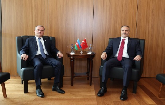 Azerbaijan's Foreign Minister Jeyhun Bayramov and his Turkish counterpart Hakan Fidan
